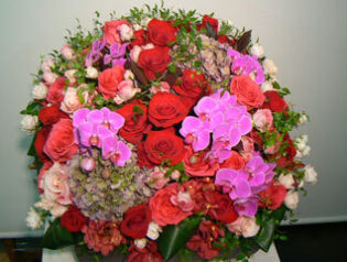 誕生日御祝　かなり豪華なアレンジメントです　2010-10-02