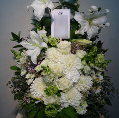 御供え　御悔みの花