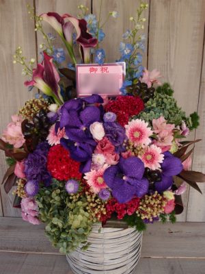 東京芸術劇場シアターイーストにお届けの楽屋花