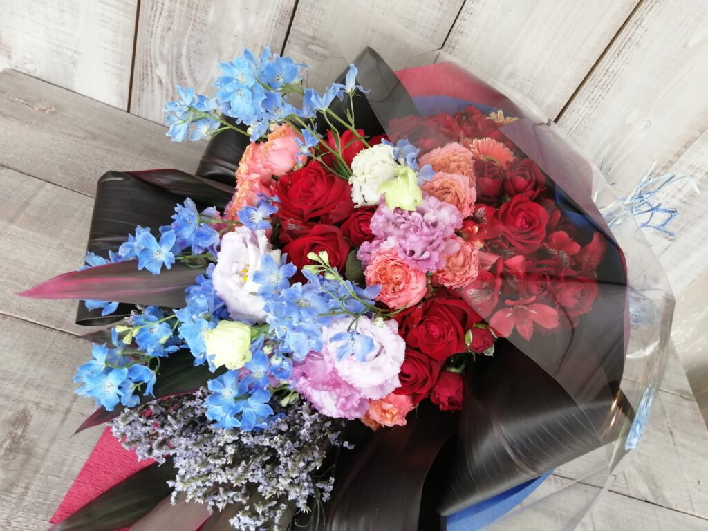 赤と青の花束。
