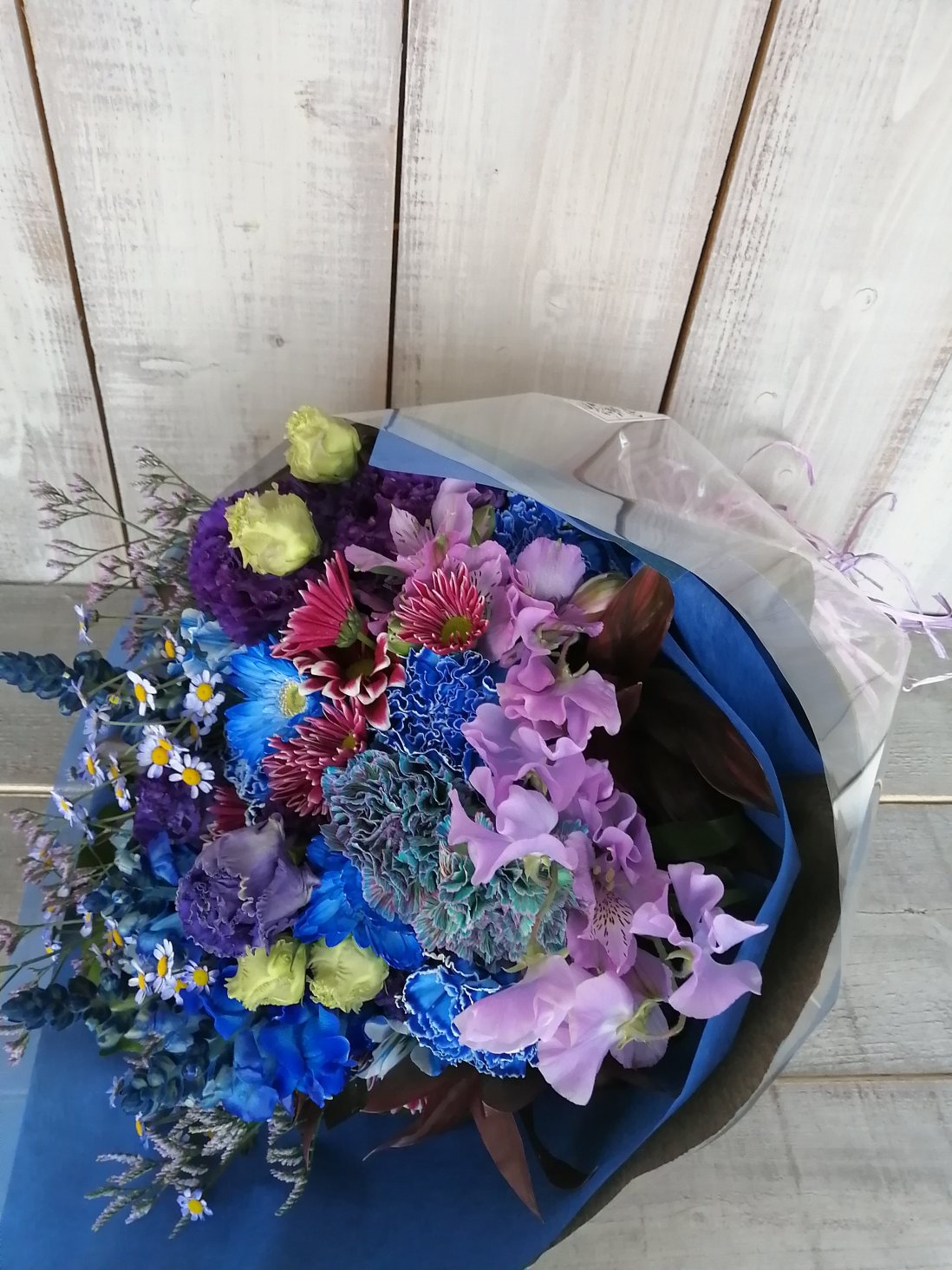 男性用の花束。青や紫系で。