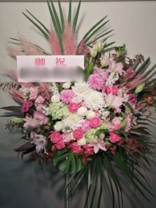 新宿京王プラザホテルにお届けしたダンス会への花