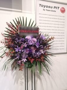 豊洲PITにお届けした紫色系のスタンド花