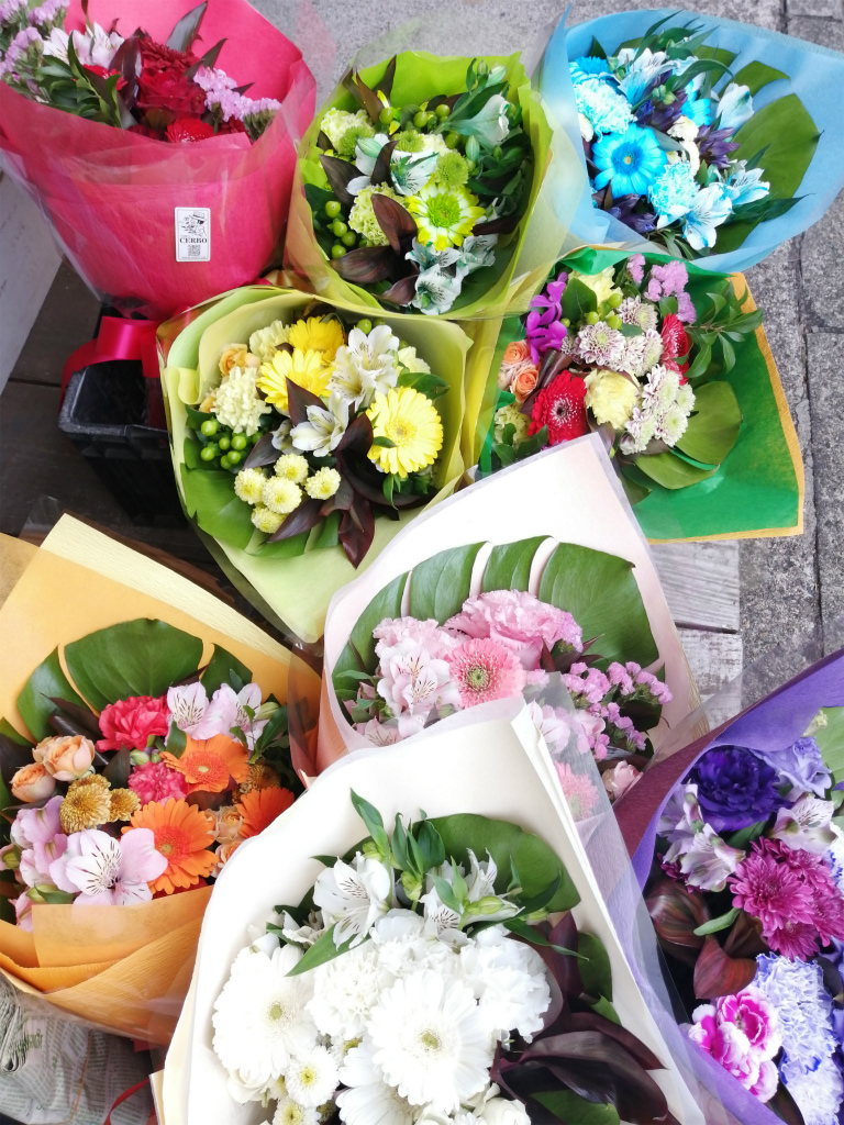 【翌日発送可】日々樹渉 シャッフル缶 開花後 28点 クランクアップや撮影終了時の花束や楽屋花 - フラワーショップ