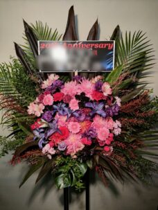 横浜アリーナにお届けしたコンサート開催御祝いのスタンド花