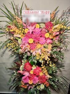LINE CUBE SHIBUYAにお届けした卒業式展用のスタンド花